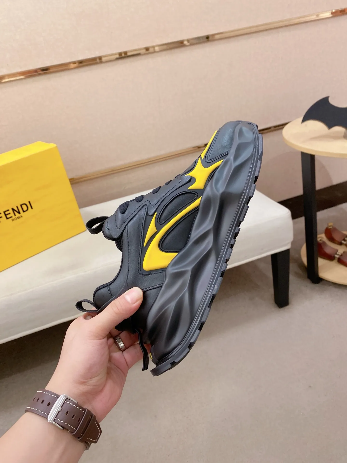 Factory price 580💰 FENDI new model (Fendi) official website 1:1 copy 👊🏻Upper 🇮🇹Imported cowhide🇩🇪Inside imported breathable mesh lining. The original outsole is molded to reflect the identity of every man, and the upper foot is elegant and stable🚶🏻🚶🏻The high-end custom counter original replica📯The shoe last remains unchanged regardless of wind and rain, and can withstand the verification of time🔍️,🔵 Size: 39-45. Can be customized 38-46 non-refundable and non-exchangeable!
